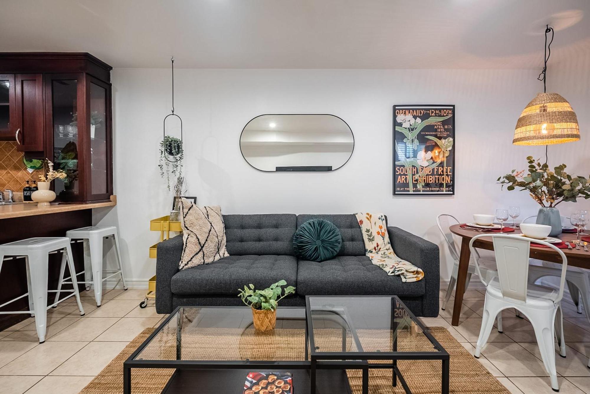 Basement Suite With Private Patio In Davenport トロント エクステリア 写真