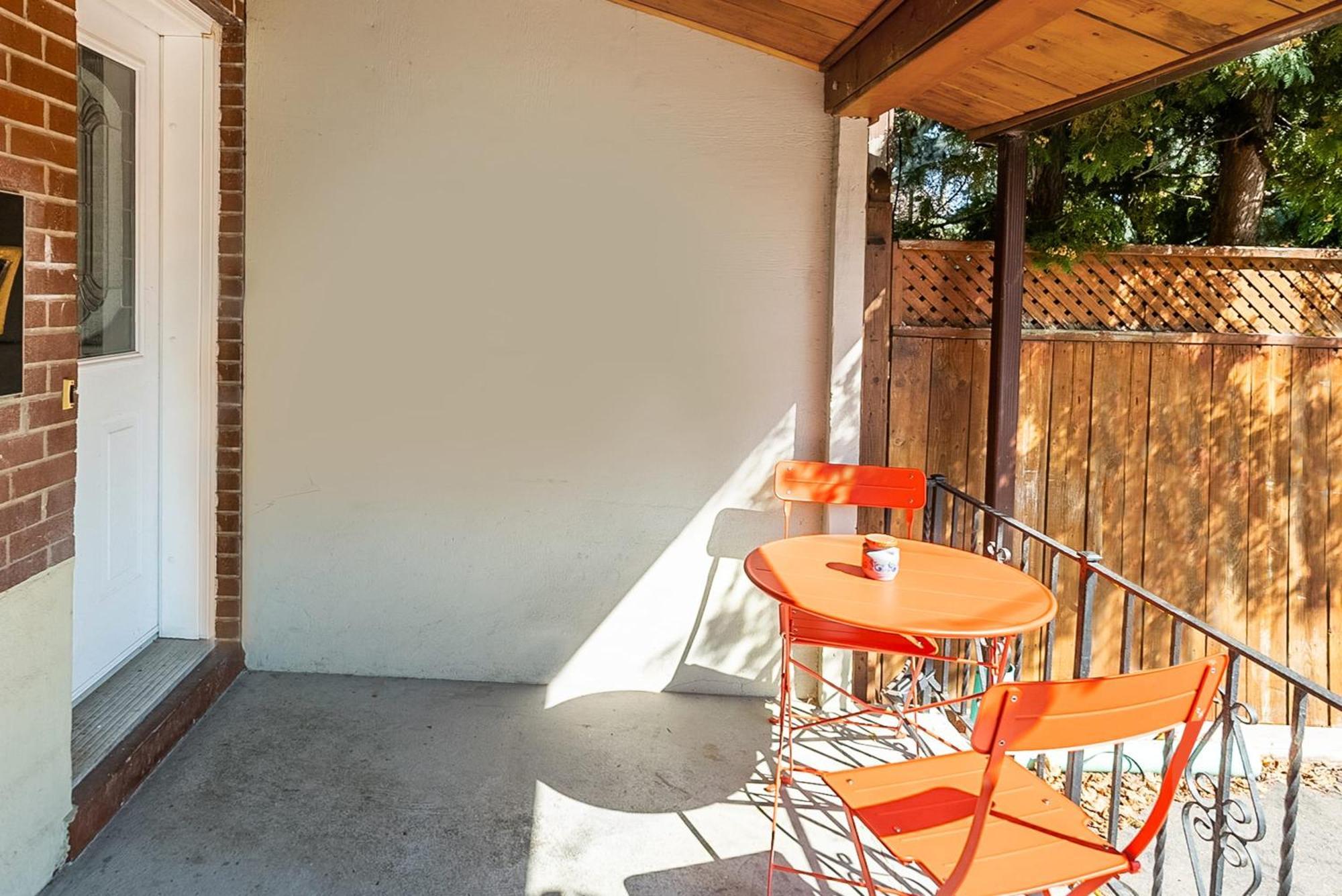 Basement Suite With Private Patio In Davenport トロント エクステリア 写真