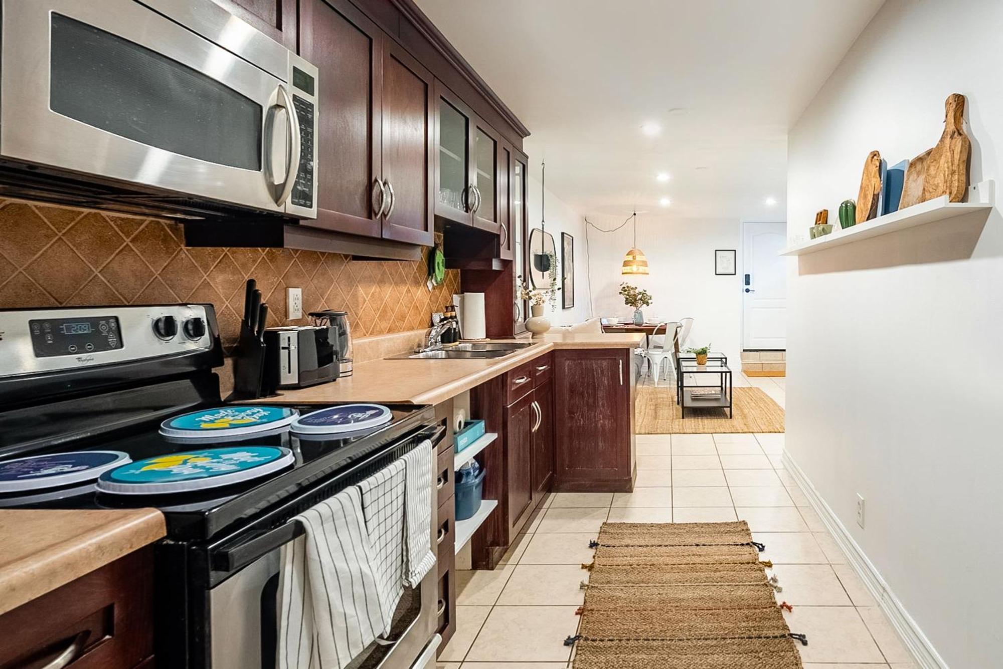 Basement Suite With Private Patio In Davenport トロント エクステリア 写真