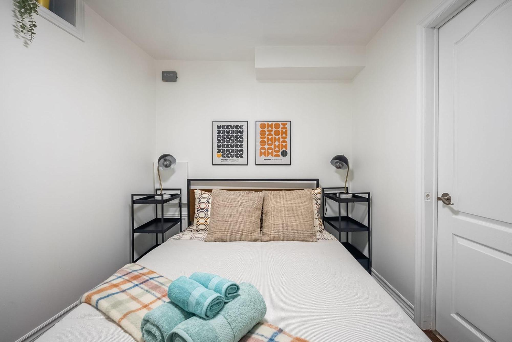 Basement Suite With Private Patio In Davenport トロント エクステリア 写真